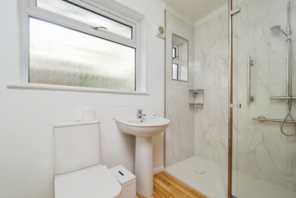 House in Nottingham, Bramcote - View 3