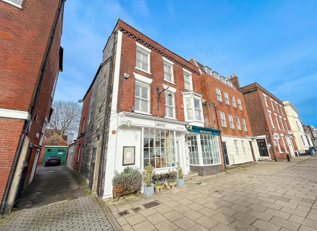 Main image of property: High Street, Fareham