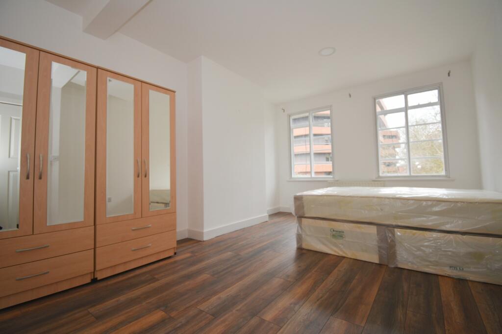 Main image of property: New Broadway, Ealing, W5