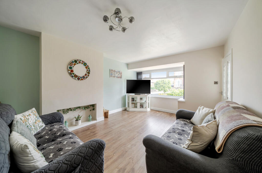 House in Leeds, Hillfoot, Stanningley - View 2
