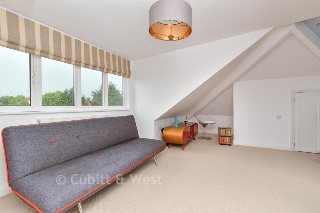 House in London, Carshalton-on-the-Hill - View 5