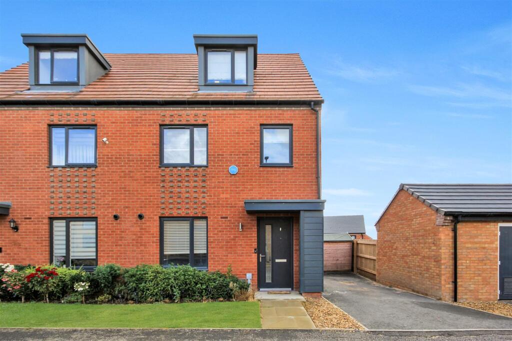 Main image of property: NN8 Fitzhugh Rise, Wellingborough
