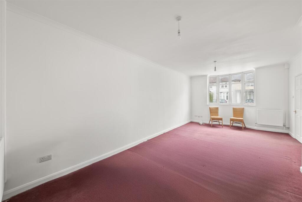 Stuart Crescent, Hayes photo 4