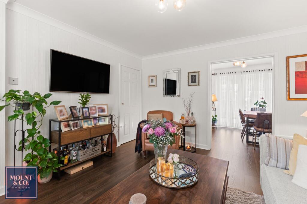 House in East Hertfordshire, Pinehurst, Hertford - View 4