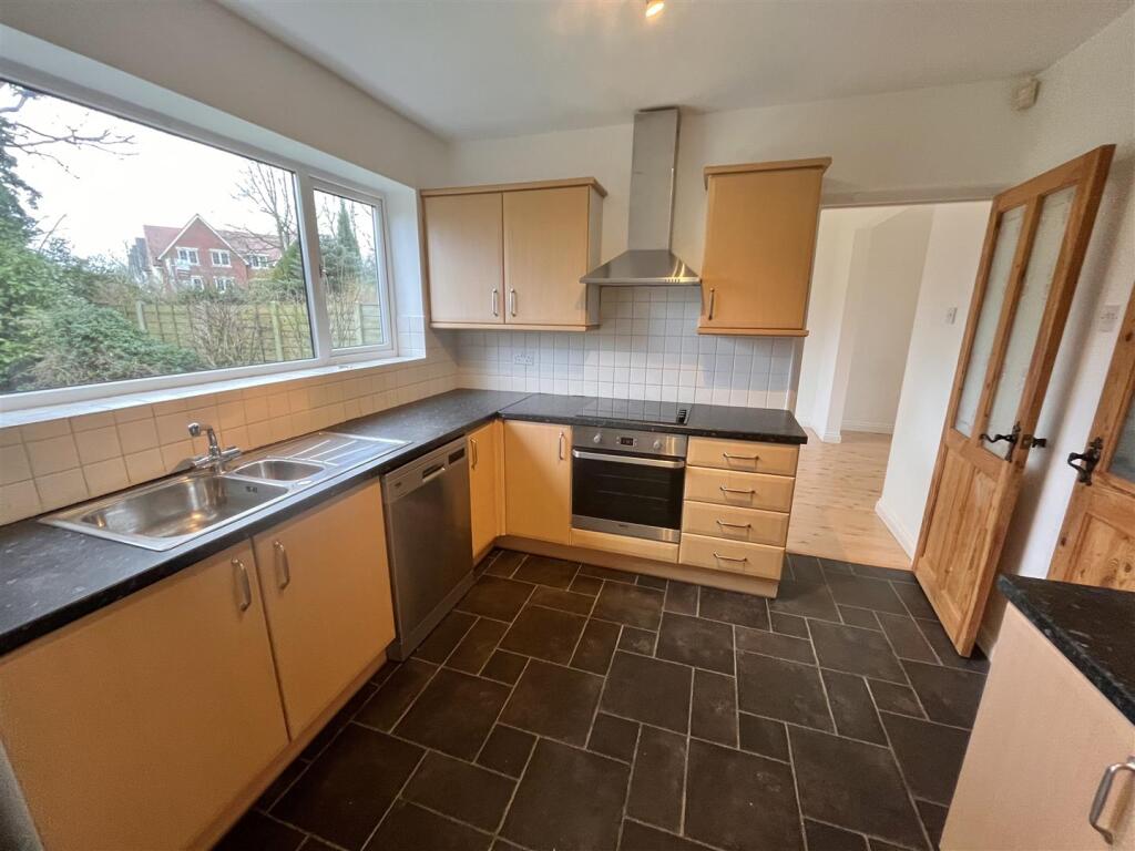 Willow Drive, Handforth, Wilmslow photo 4