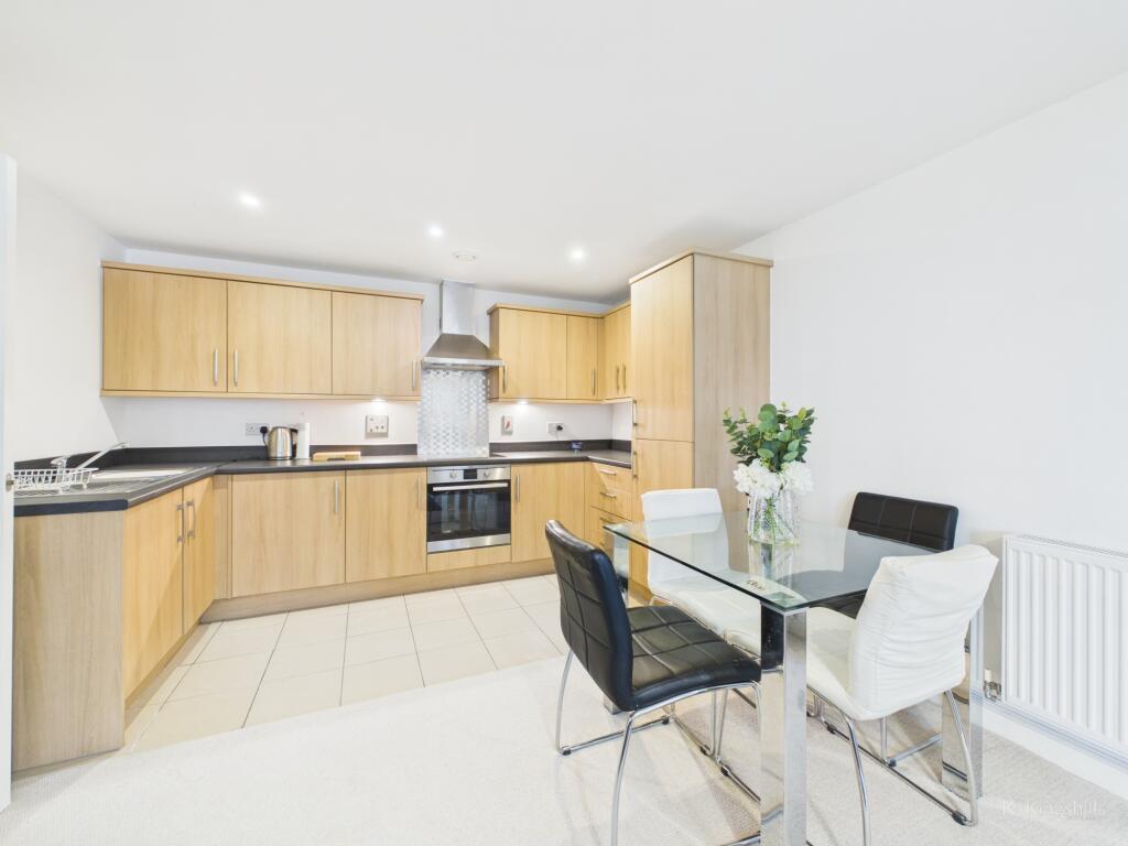 Apartment in Hemel Hempstead - View 4