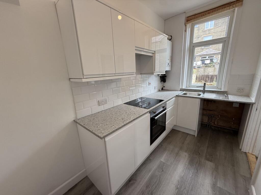 House in Halifax - View 3