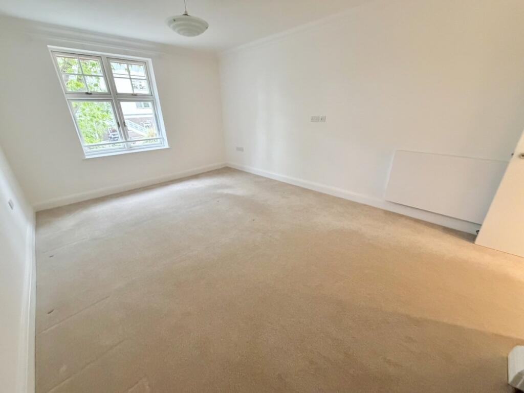 2 Sandbanks Road, Poole, BH14 - More
