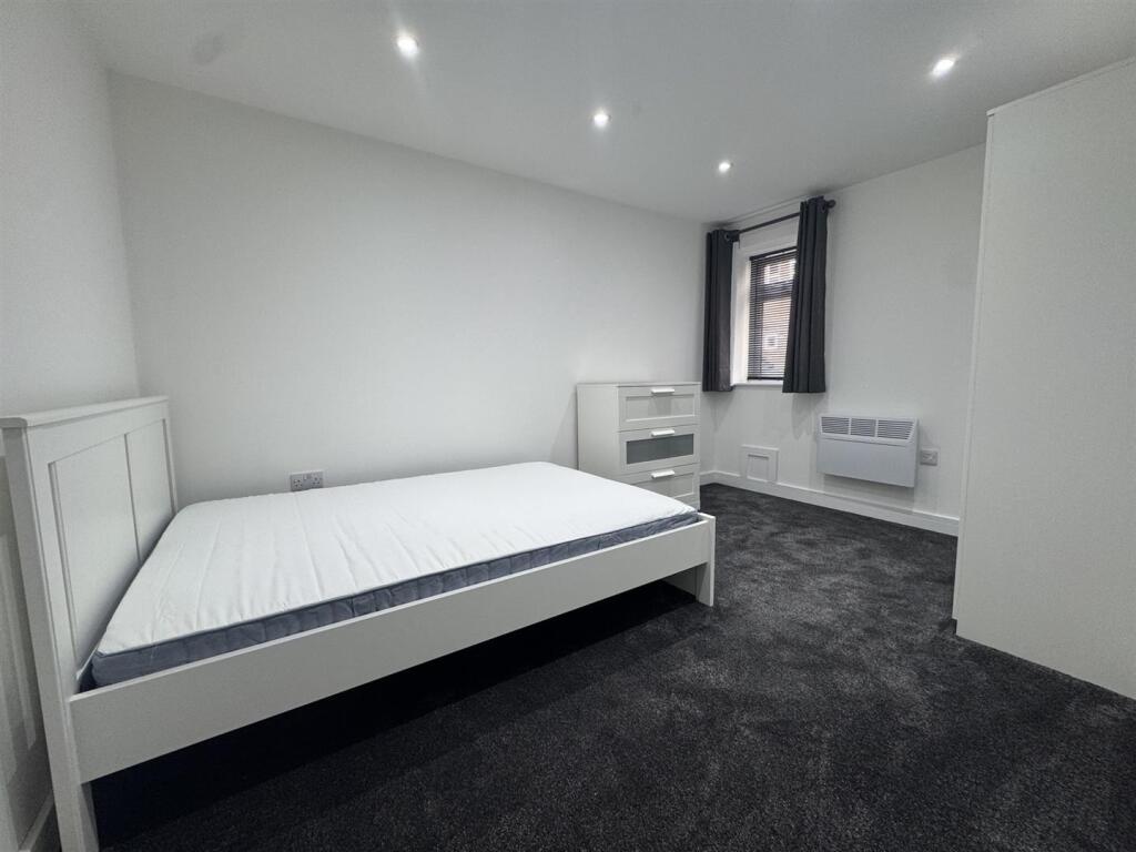 Apartment in Cardiff - View 3
