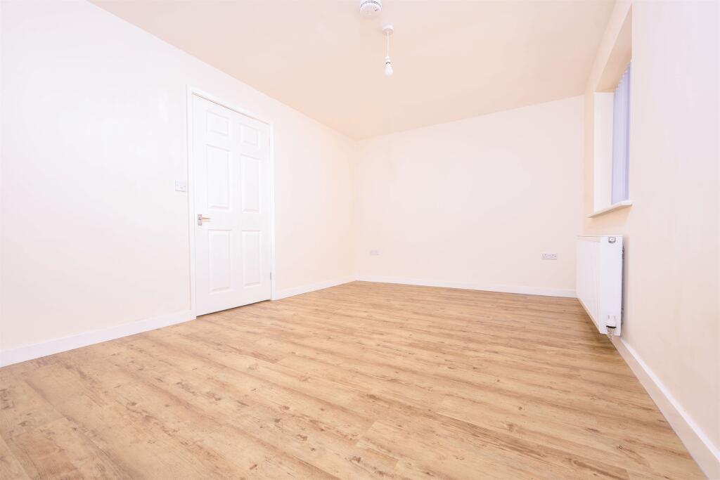 House in Kettering, Leisure Village - View 4