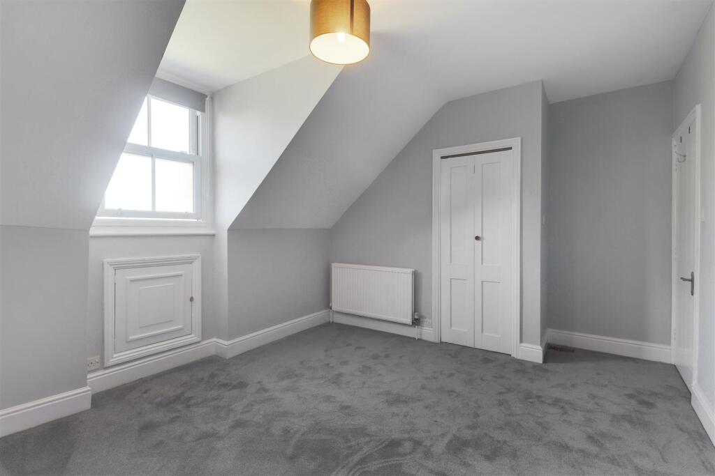 Apartment in Tunbridge Wells, Kent - More