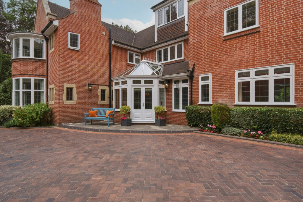 House in Birmingham, Sutton Coldfield - View 4
