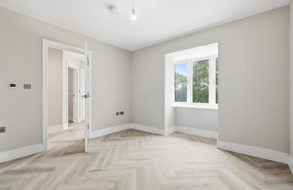 House in Hertsmere, Hertfordshire - View 5