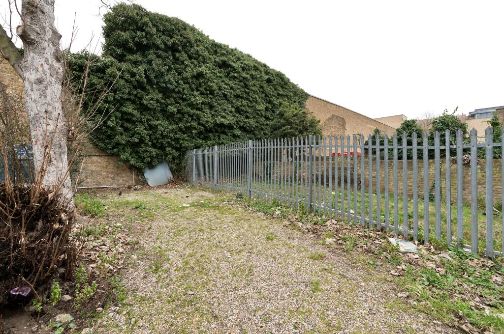 11 clapham pk rd6698.jpg