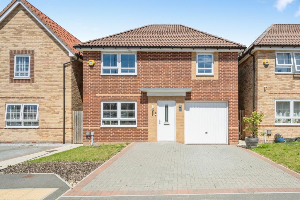 4-bed detached on Collier Close, New Rossington, Doncaster, £285,000