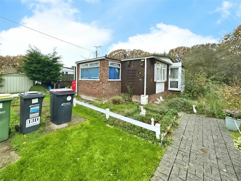 2-bed caravan on New Square, The Dome Village, Hockley, SS5, £130,000