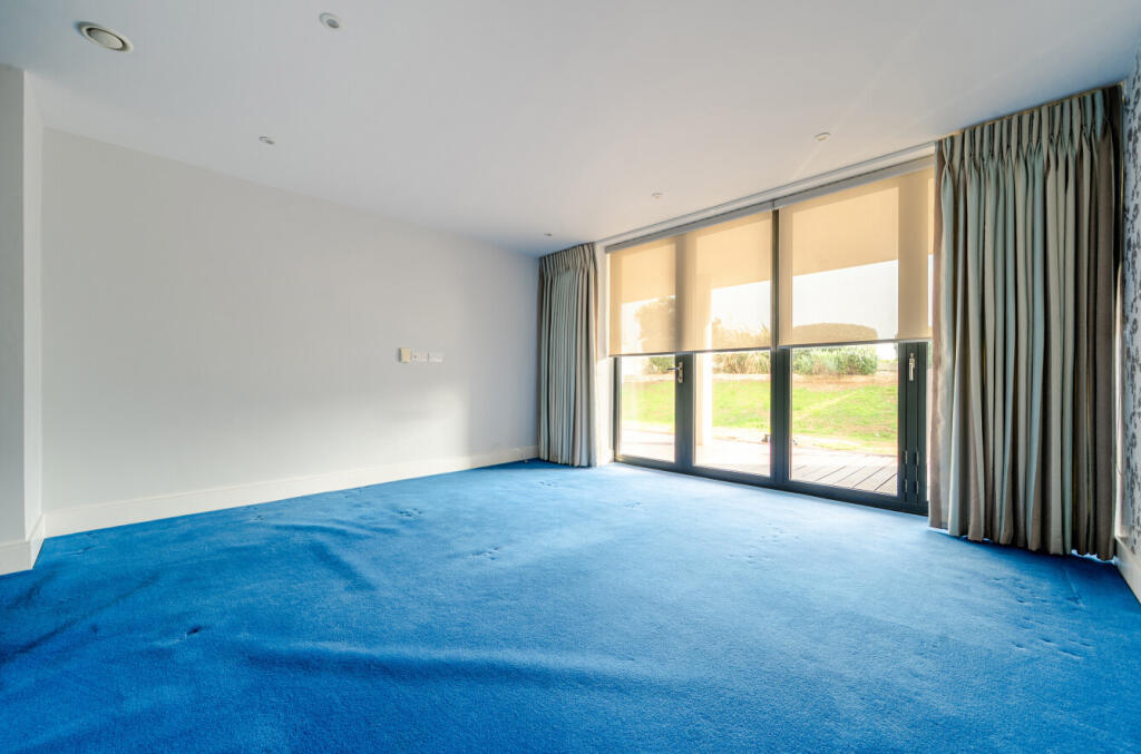 Apartment in Worthing, West Sussex - View 4