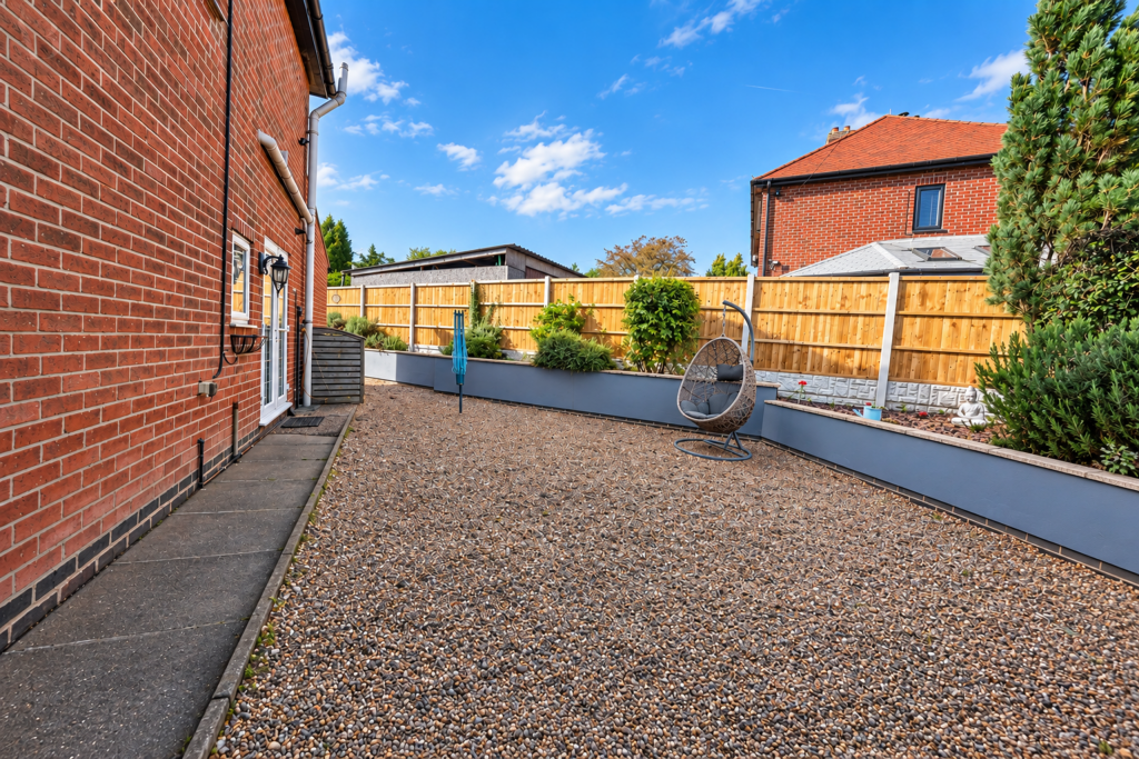 Manor Road, Donington Le Heath, Coalville, Leicestershire photo 4