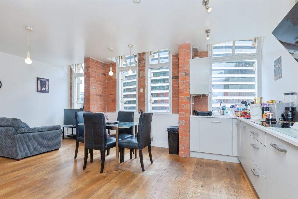 Apartment in Leicester - More