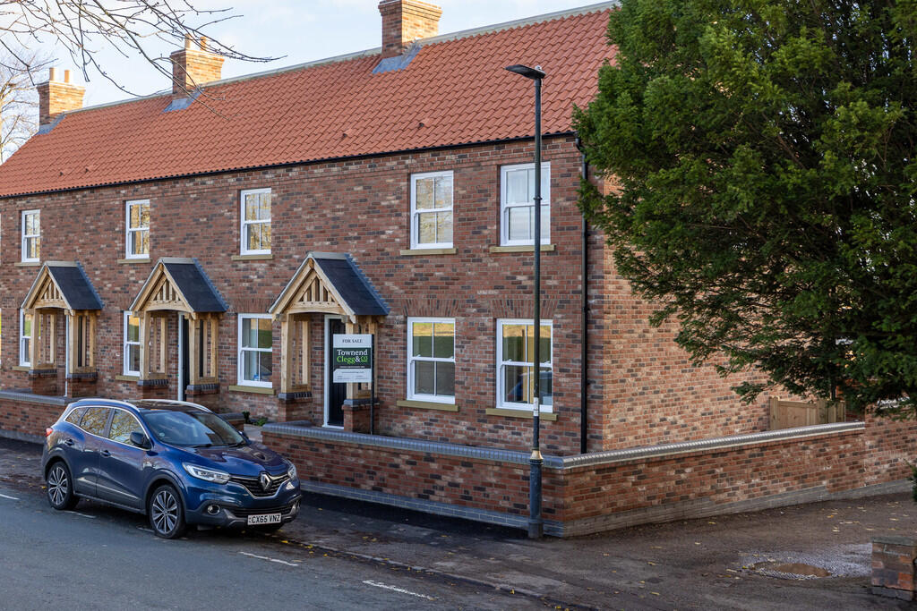 3-bed house on High Street, Airmyn, DN14 8LD, £315,000