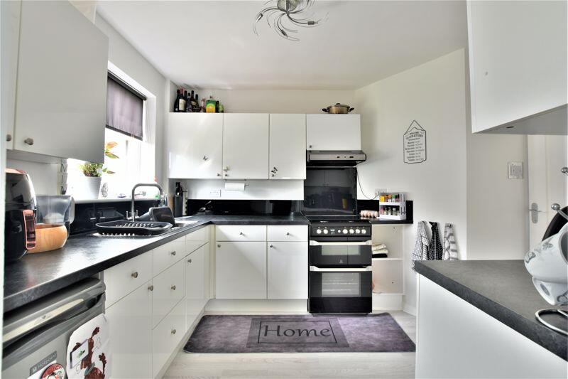 Brattleby Crescent, Ermine East, Lincoln photo 4
