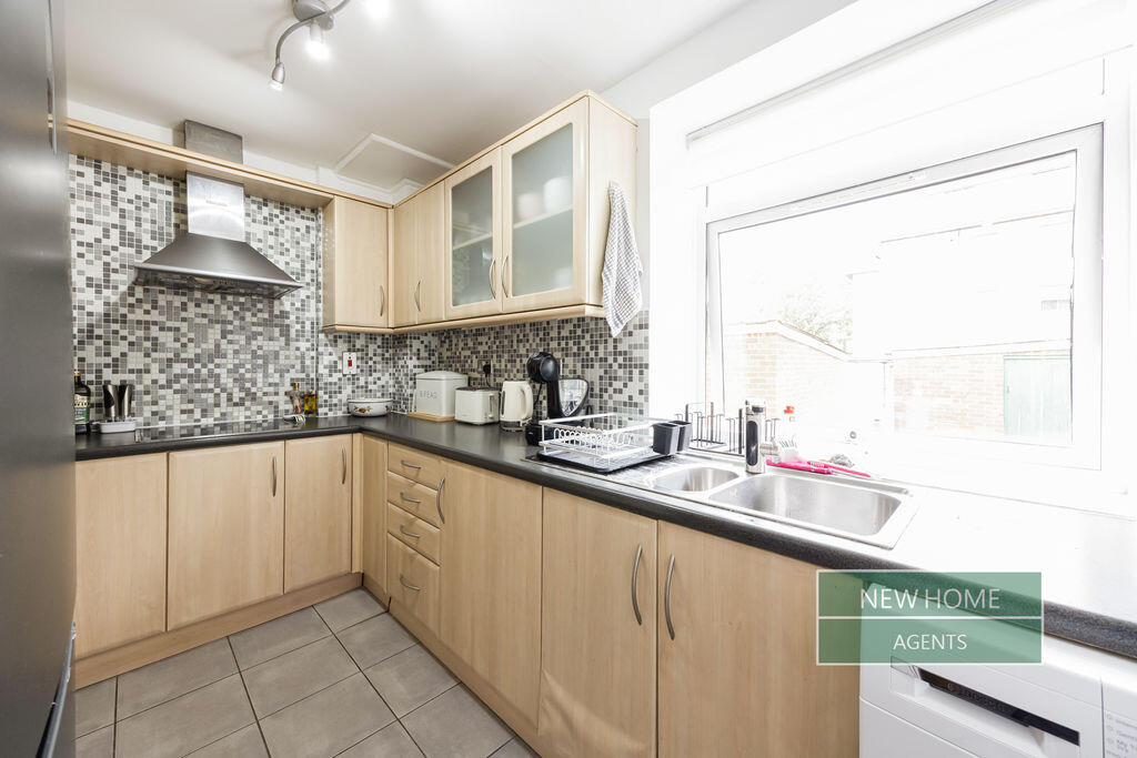 Apartment in Gloucester - View 4