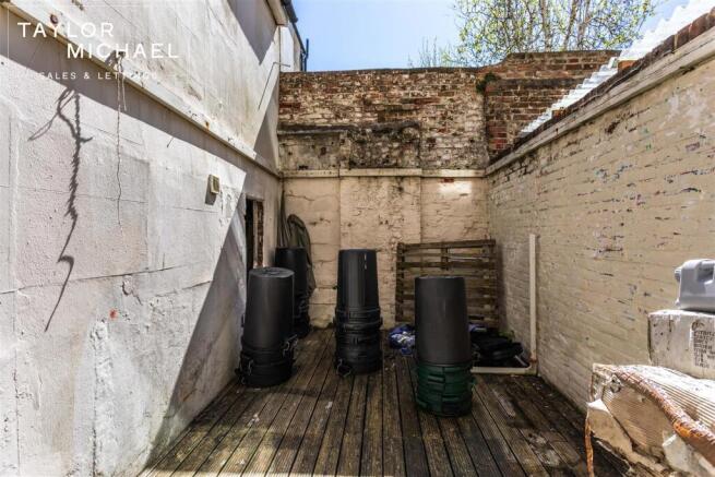 Shop Unit Outside Space