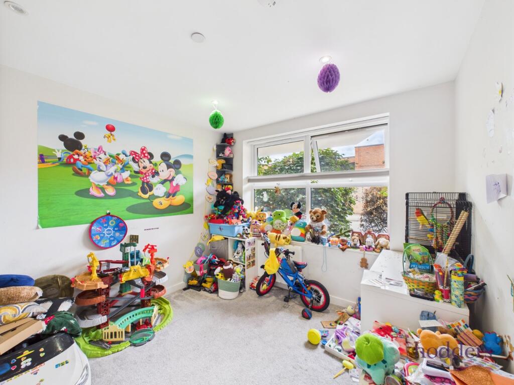 Chertsey, Surrey, KT16 photo 4