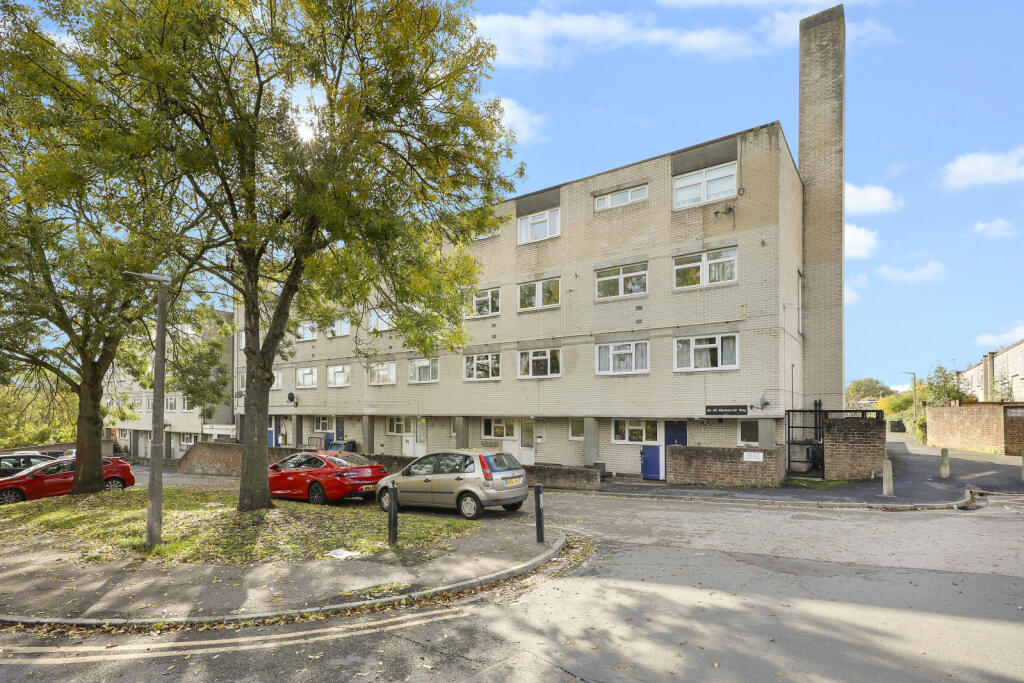 Main image of property: Marlescroft Way, Loughton, Essex, IG10