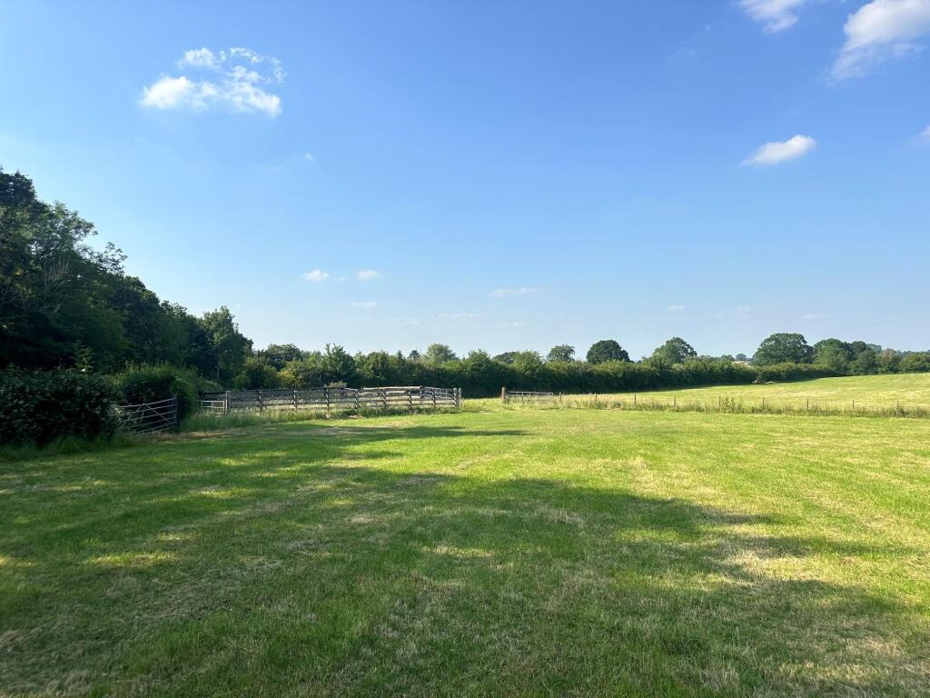Sandlin, Leigh Sinton, Worcester WR13. - More