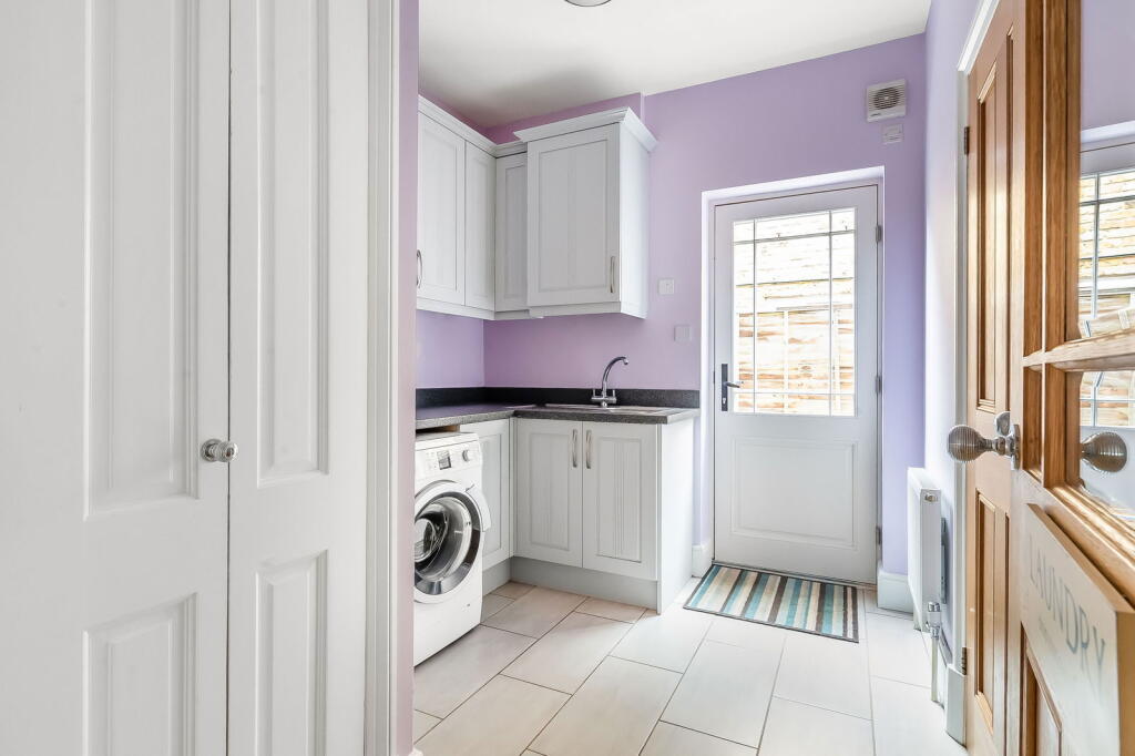 Agates Lane, Ashtead, KT21 2ND photo 4