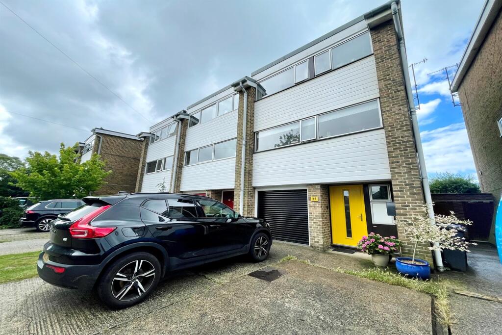 Main image of property: Sompting Avenue, Worthing, BN14