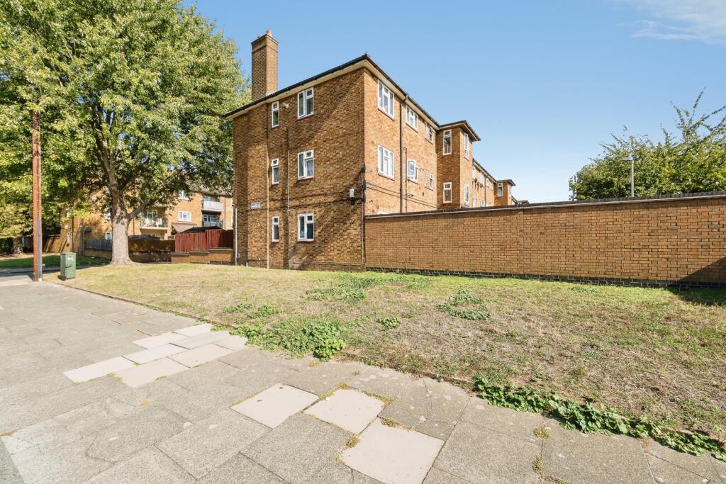 Main image of property: Broxburn Drive, South Ockendon, Essex, RM15
