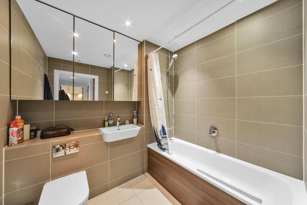 Apartment in London, Walham Green, Fulham - More