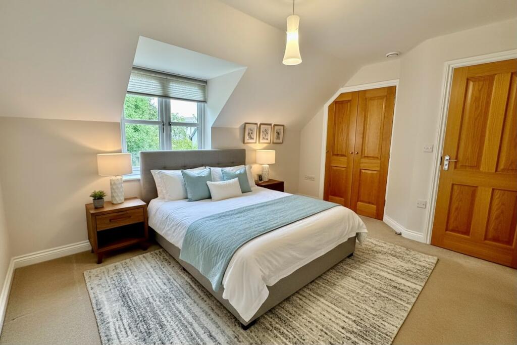 Hunters Lodge, Southampton Road, BH24 1JF - View 4