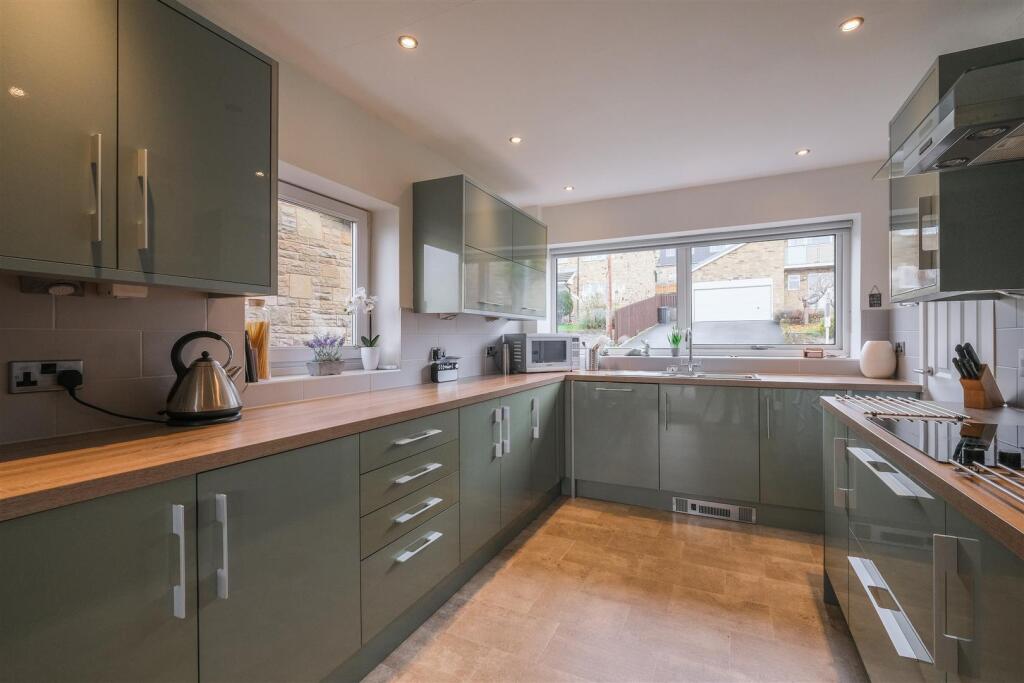 House in Huddersfield - View 2