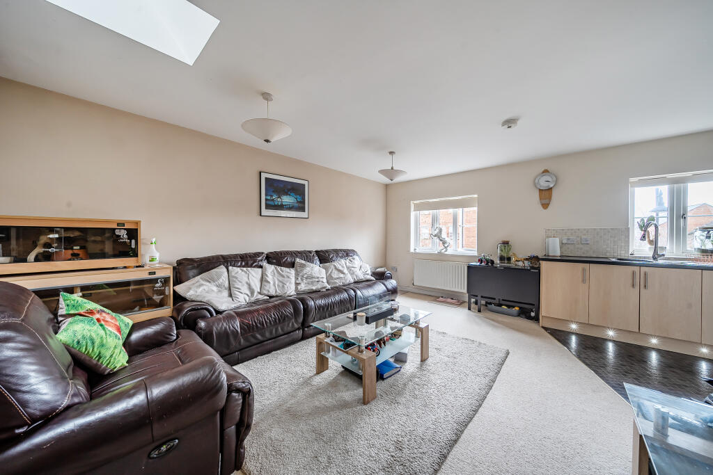 Dydale Road, Taw Hill, Swindon, SN25 1XD photo 3