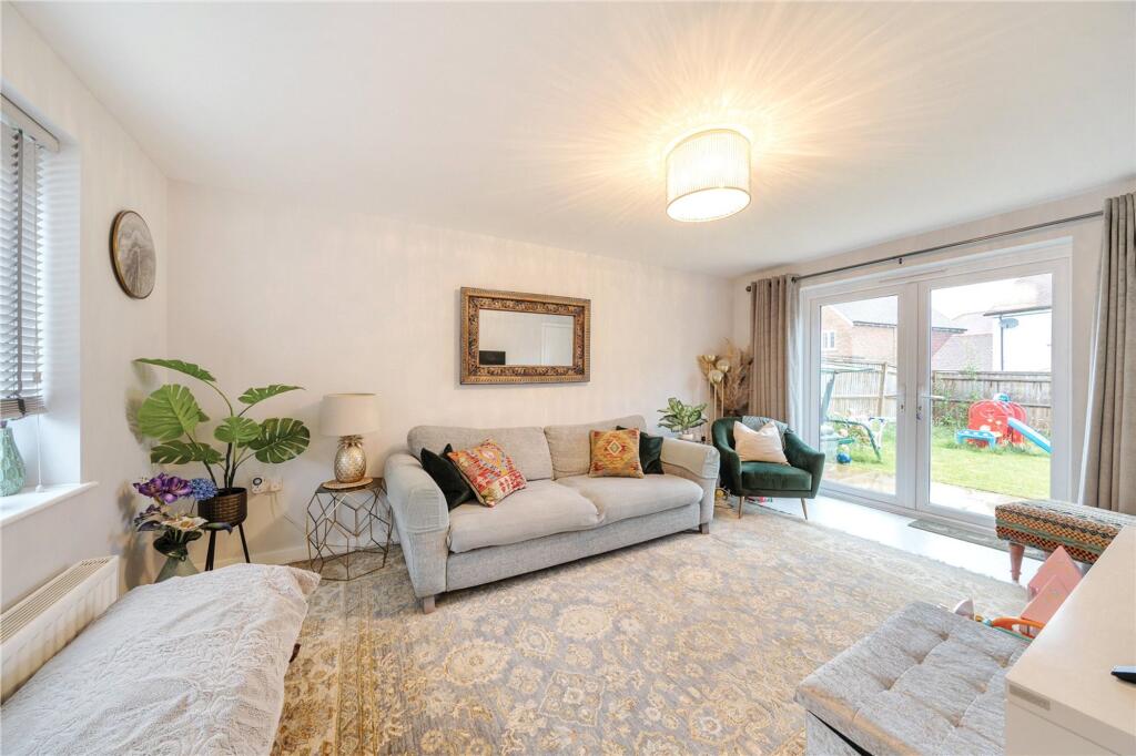 Corbel Rise, Chineham, RG24 photo 3