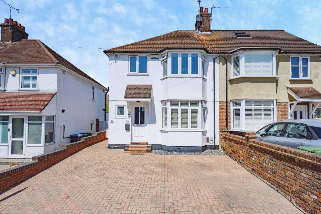 Main image of property: Deaconsfield Road, Hemel Hempstead