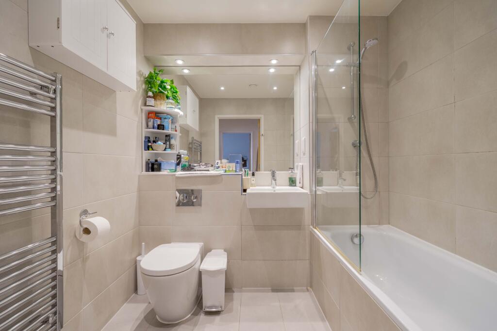 Apartment in London - More