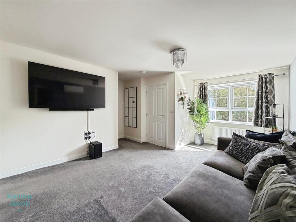 House in Doncaster, Harworth - More