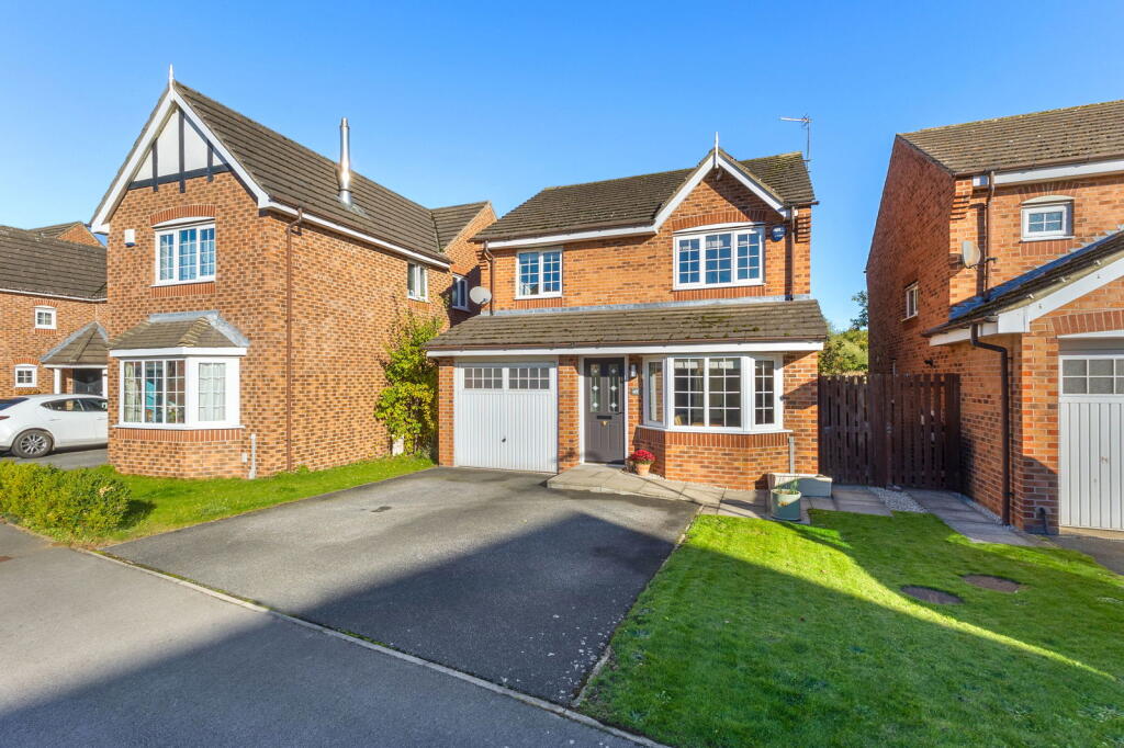 4-bed detached on Sycamore Avenue, Eggborough, Goole, DN14 0WU, £330,000