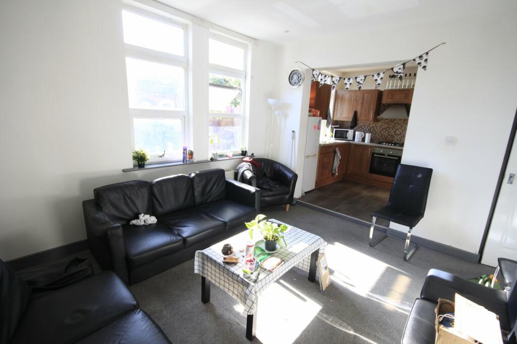 6 bedroom flat for rent
