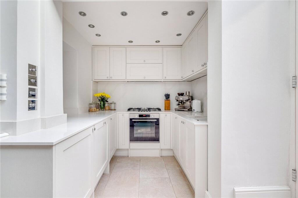 House in London - View 2