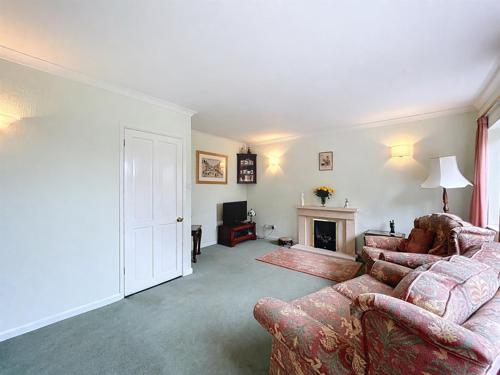 16, Barrowfield Lane, Kenilworth photo 3
