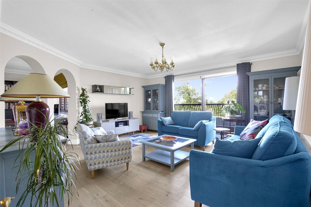 Main image of property: Hendon Lane, London, N3