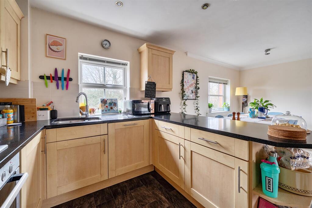 Apartment in Wokingham - View 3