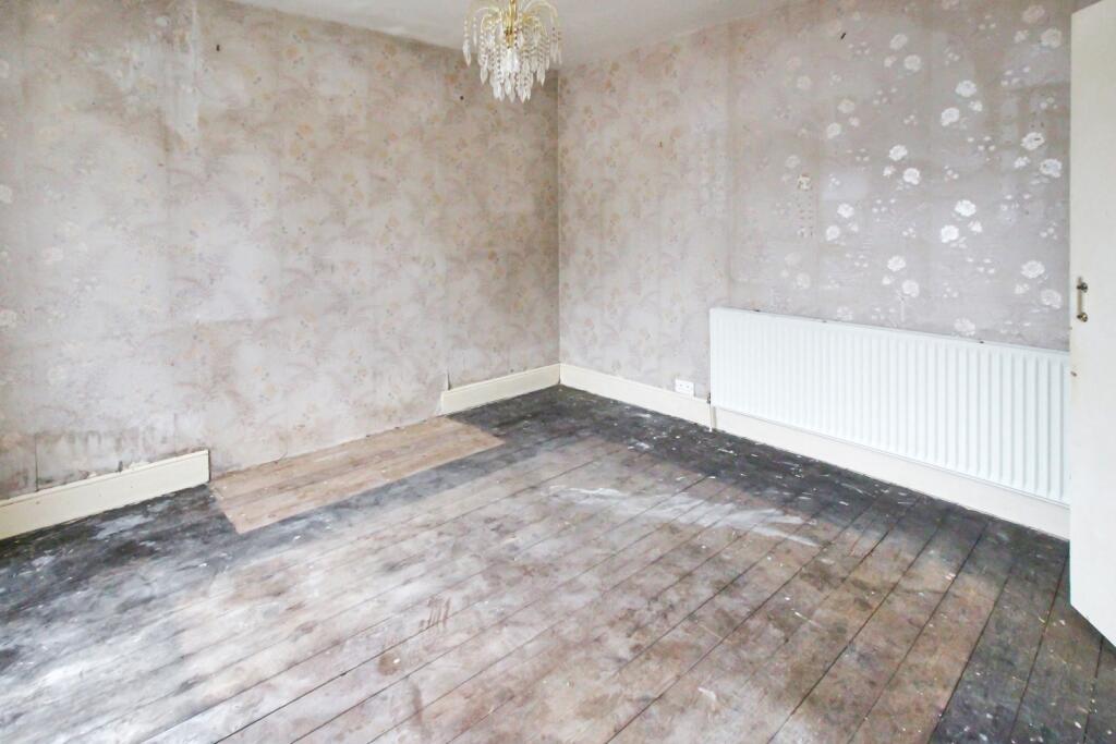 22 Lemon Grove, Whitehill, Bordon photo 4