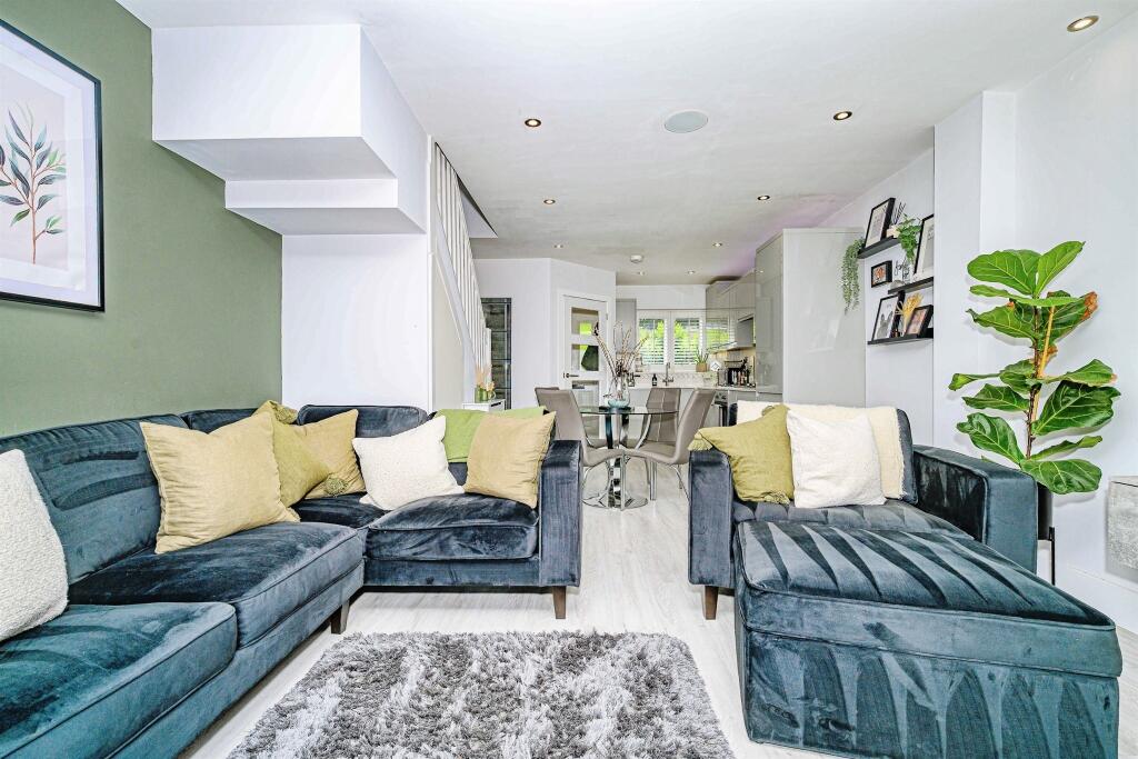 Savoy Close, HEMEL HEMPSTEAD photo 2