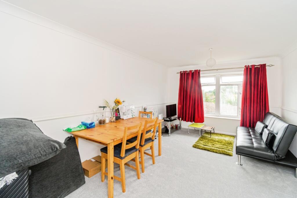 Apartment in Winchester, Hampshire - View 3